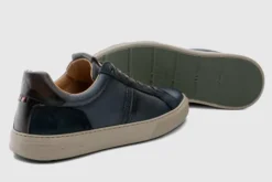 Ambitious 141347128- Trainer.