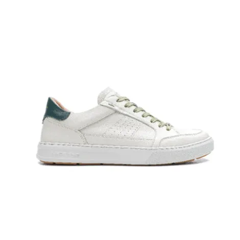 Ambitious White Trainer|141697333