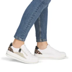 Remonte White and Leo Platform Trainer|D1C0185